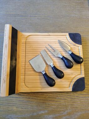 Picnic Time Legacy Artisan Cheese Board & Tools Set *STICKY HANDLES / READ*